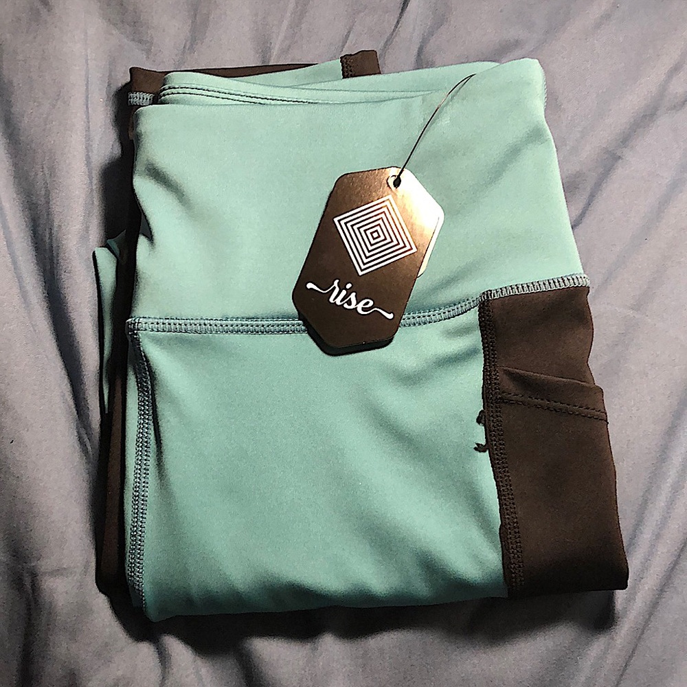 NWT! LuLaRoe “Rise” High Rise FEARLESS CROPPED LEGGINGS, size M MAKE AN OFFER!!!